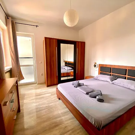 Lägenhet Kira's Group - 8 Units For Up To 38 Guests Bukarest