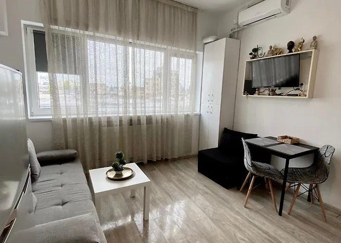 Kira's Group - 8 Units For Up To 38 Guests Апартаменты *