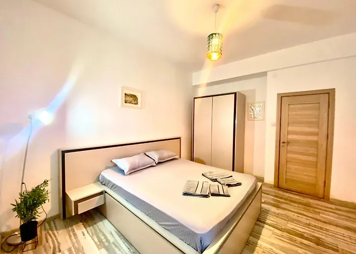 Kira's Group - 8 Units For Up To 38 Guests Lägenhet Bukarest