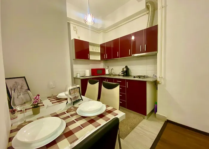 Kira's Group - 8 Units For Up To 38 Guests * Bukarest