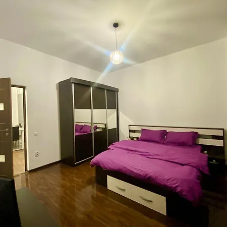 Kira's Group - 8 Units For Up To 38 Guests Apartment Bukarest