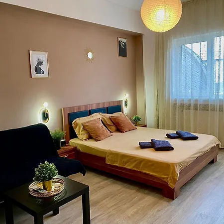 Apartment Kira's Group - 8 Units For Up To 38 Guests Bukarest