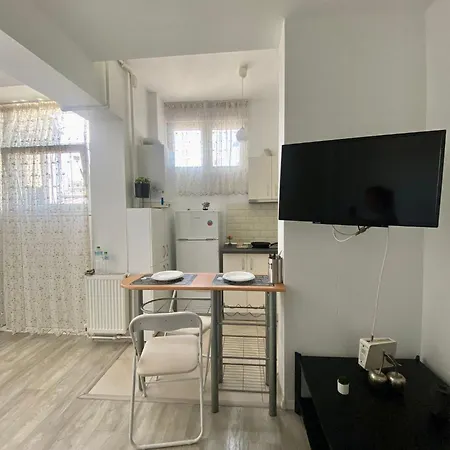 Kira's Group - 8 Units For Up To 38 Guests *