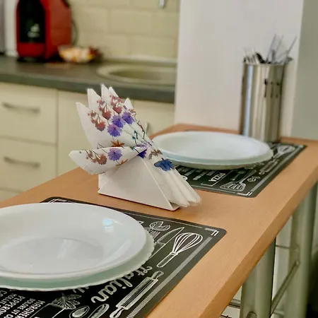 Kira's Group - 8 Units For Up To 38 Guests Διαμέρισμα Βουκουρέστι