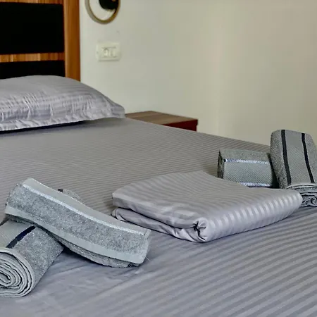 Kira's Group - 8 Units For Up To 38 Guests Bukareszt