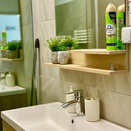 Kira's Group - 8 Units For Up To 38 Guests *