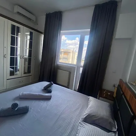 Kira's Group - 8 Units For Up To 38 Guests Apartment Bukarest