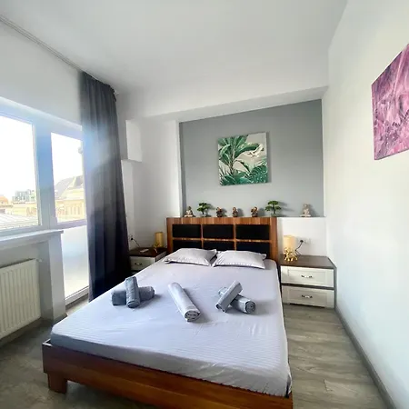 Kira's Group - 8 Units For Up To 38 Guests *