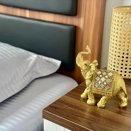 Appartement Kira's Group - 8 Units For Up To 38 Guests Boekarest