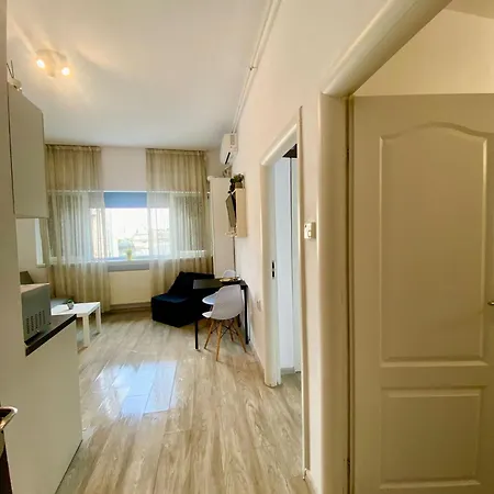 Kira's Group - 8 Units For Up To 38 Guests *