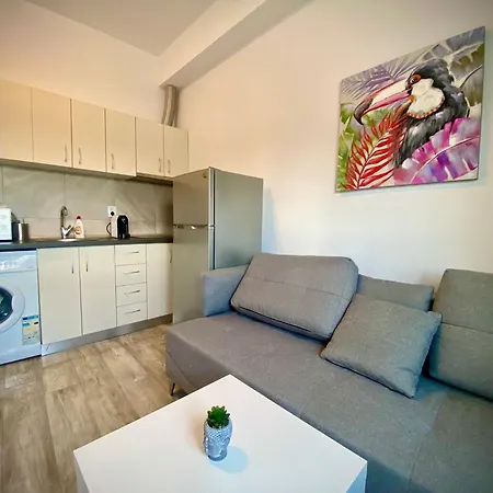 Kira's Group - 8 Units For Up To 38 Guests *