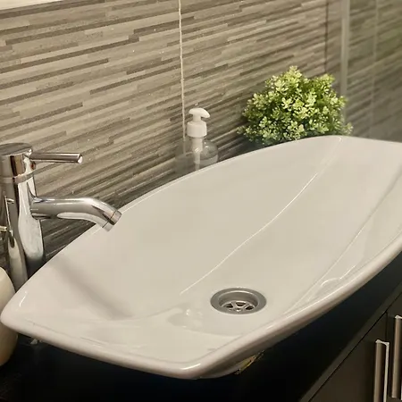 Kira's Group - 8 Units For Up To 38 Guests Διαμέρισμα Βουκουρέστι