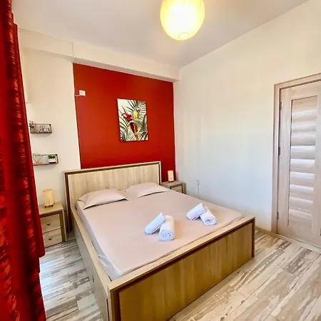 Apartman Kira's Group - 8 Units For Up To 38 Guests Bukarest