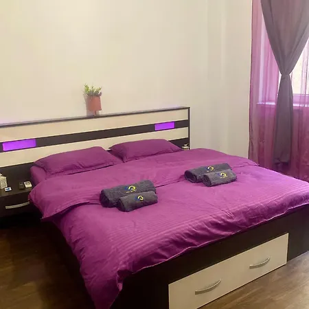 Kira's Group - 8 Units For Up To 38 Guests * Boekarest