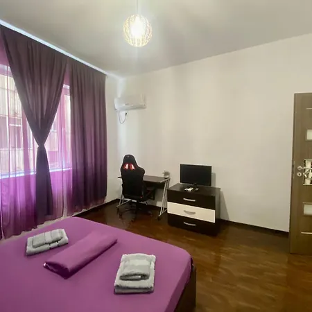 Kira's Group - 8 Units For Up To 38 Guests *