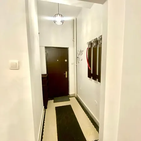 Kira's Group - 8 Units For Up To 38 Guests