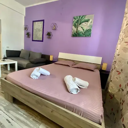 Kira's Group - 8 Units For Up To 38 Guests *