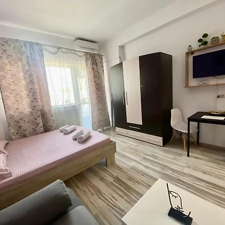 Kira's Group - 8 Units For Up To 38 Guests Bucarest