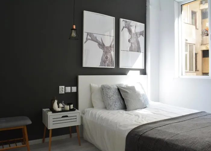 Kira's Group - 8 Units For Up To 38 Guests