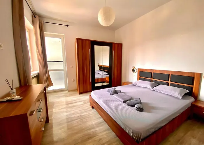 Apartamento Kira's Group - 8 Units For Up To 38 Guests Bucareste