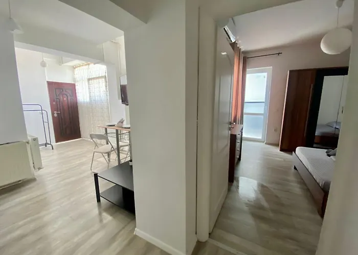 Kira's Group - 8 Units For Up To 38 Guests