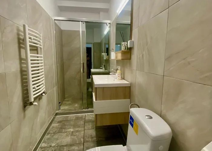 Kira's Group - 8 Units For Up To 38 Guests *