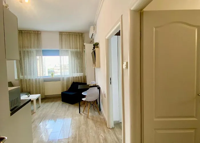 Kira's Group - 8 Units For Up To 38 Guests *