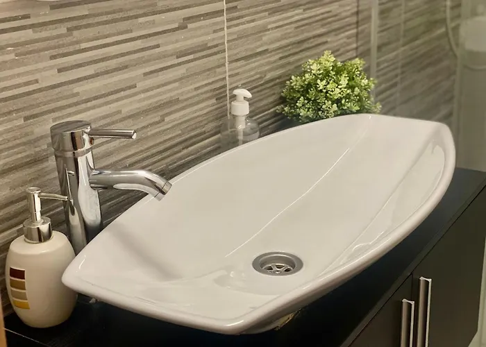 Kira's Group - 8 Units For Up To 38 Guests アパート ブカレスト