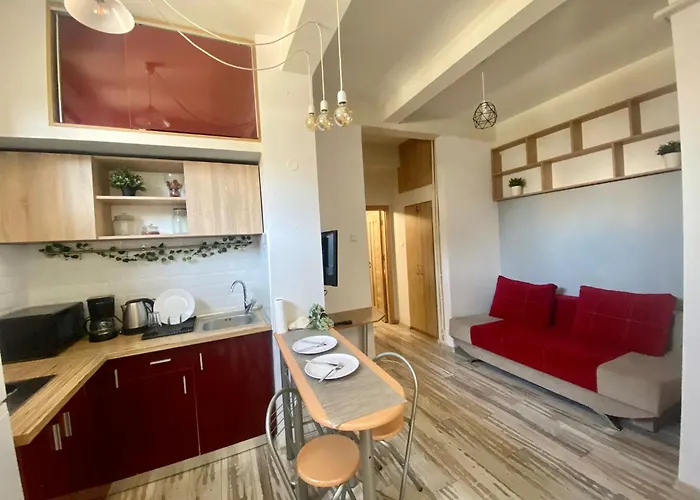 Kira's Group - 8 Units For Up To 38 Guests