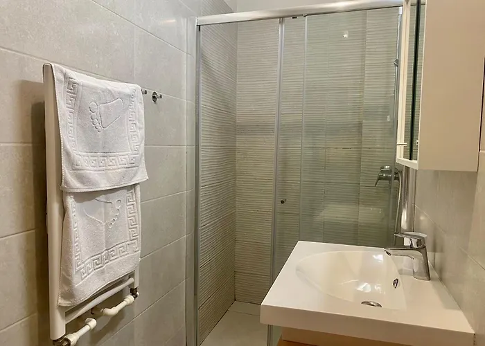 Appartamento Kira's Group - 8 Units For Up To 38 Guests Bucarest