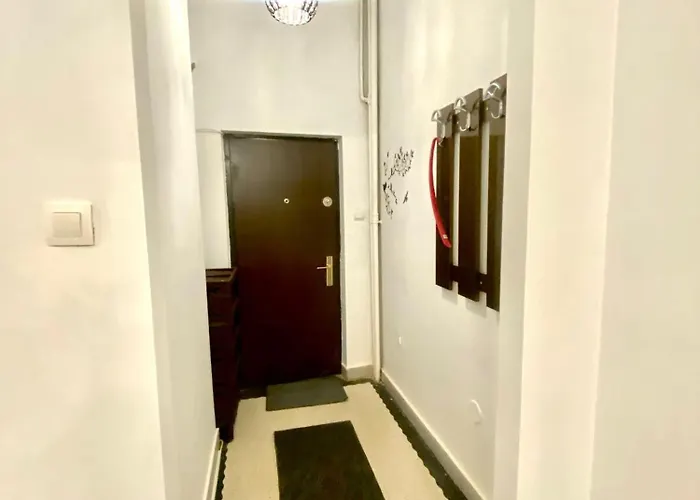 Kira's Group - 8 Units For Up To 38 Guests