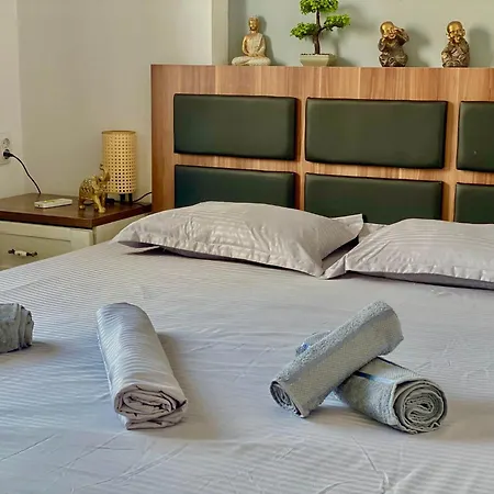 Kira's Group - 8 Units For Up To 38 Guests *