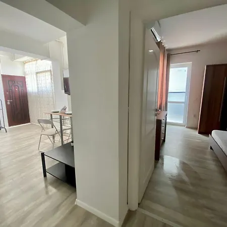 Kira's Group - 8 Units For Up To 38 Guests