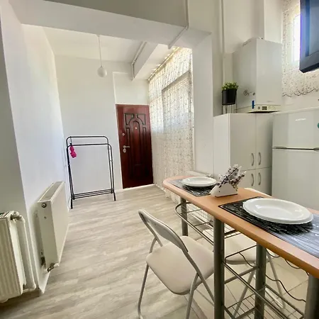 Kira's Group - 8 Units For Up To 38 Guests Апартаменти