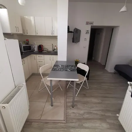 Kira's Group - 8 Units For Up To 38 Guests Апартаменти *