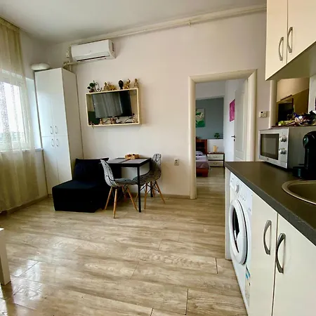 Kira's Group - 8 Units For Up To 38 Guests Апартаменти *