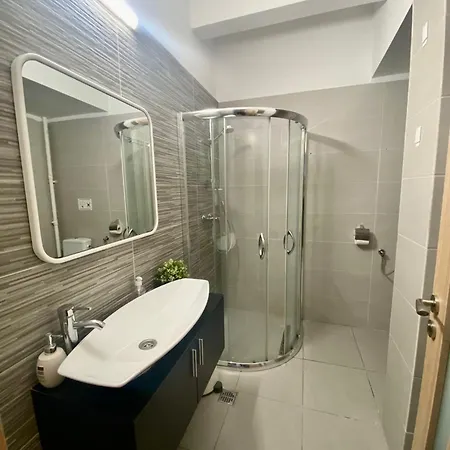 דירה Kira's Group - 8 Units For Up To 38 Guests בוקרשט