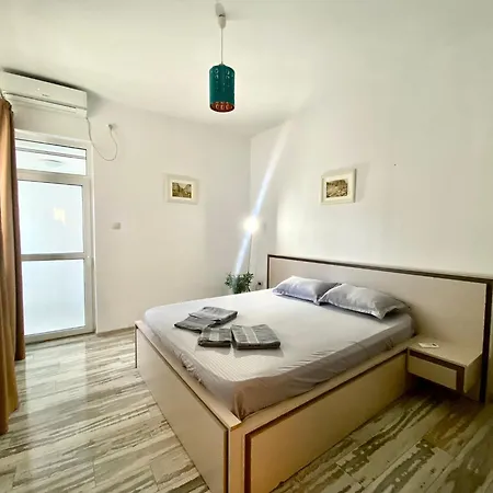 דירה Kira's Group - 8 Units For Up To 38 Guests