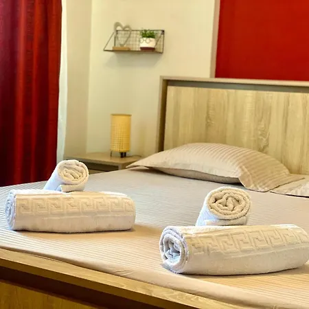 Апартаменти Kira's Group - 8 Units For Up To 38 Guests