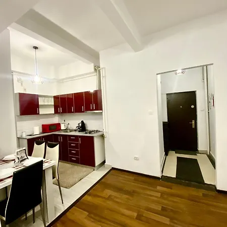 Kira's Group - 8 Units For Up To 38 Guests * Бухарест