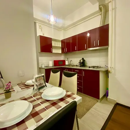 Kira's Group - 8 Units For Up To 38 Guests * Бухарест