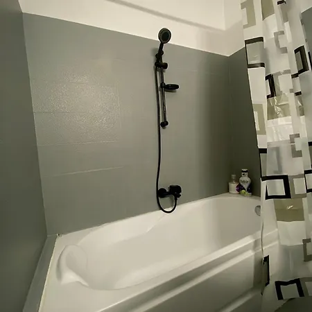 Апартаменти Kira's Group - 8 Units For Up To 38 Guests