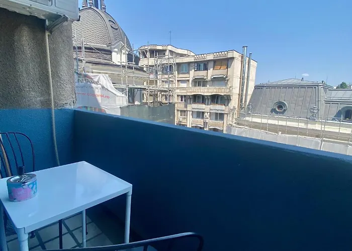 Kira's Group - 8 Units For Up To 38 Guests Бухарест