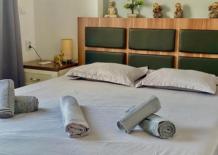 Kira's Group - 8 Units For Up To 38 Guests *