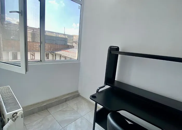 Kira's Group - 8 Units For Up To 38 Guests Апартаменти