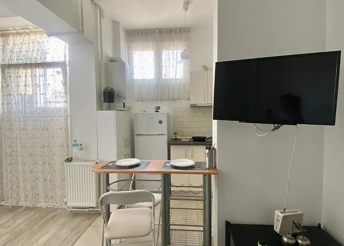 Kira's Group - 8 Units For Up To 38 Guests *