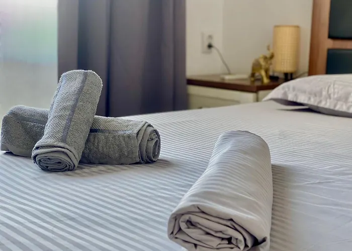 Kira's Group - 8 Units For Up To 38 Guests