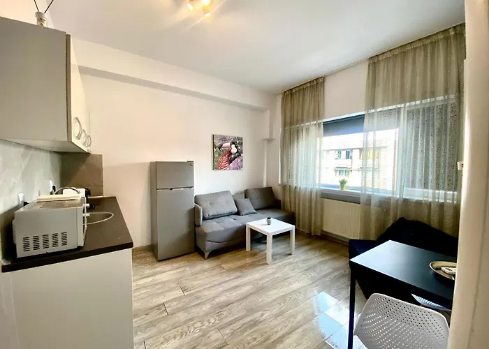 Апартаменти Kira's Group - 8 Units For Up To 38 Guests Бухарест