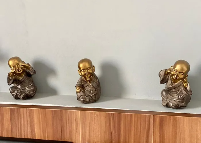 Kira's Group - 8 Units For Up To 38 Guests Апартаменти Бухарест