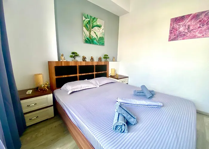 Апартаменти Kira's Group - 8 Units For Up To 38 Guests